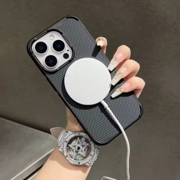 iPhone 16 Pro Твърд MagSafe кейс 