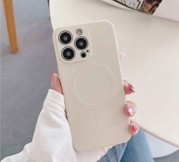 iPhone 16 Pro Силиконов кейс MagSafe